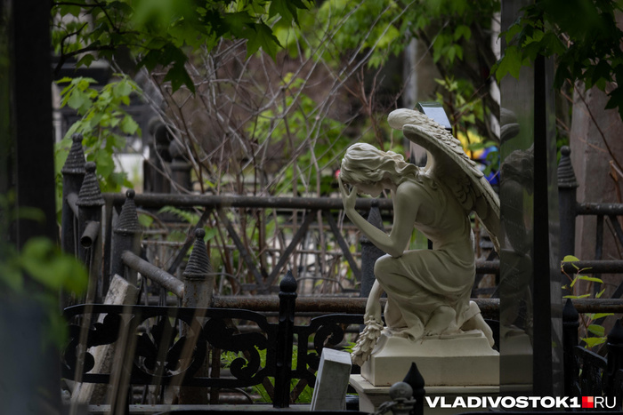����� ������ / <!--noindex--><a href="https://pikabu.ru/story/izyashchnaya_pechal_mramornyikh_lits_krasivyie_nadgrobiya_morskogo_kladbishcha_13990821?u=http%3A%2F%2FVLADIVOSTOK1.RU&t=VLADIVOSTOK1.RU&h=65ff03fe28c7228e4127e83457e6f4a14f0430f6" title="http://VLADIVOSTOK1.RU" target="_blank" rel="nofollow noopener">VLADIVOSTOK1.RU</a><!--/noindex-->