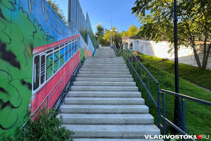 Алиса Князева / <!--noindex--><a href="https://pikabu.ru/story/zhit_slozhno_no_esli_zashlo_uekhat_trudno_za_chto_priezzhie_lyubyat_i_nenavidyat_vladivostok_13996724?u=http%3A%2F%2FVLADIVOSTOK1.RU&t=VLADIVOSTOK1.RU&h=65ff03fe28c7228e4127e83457e6f4a14f0430f6" title="http://VLADIVOSTOK1.RU" target="_blank" rel="nofollow noopener">VLADIVOSTOK1.RU</a><!--/noindex-->