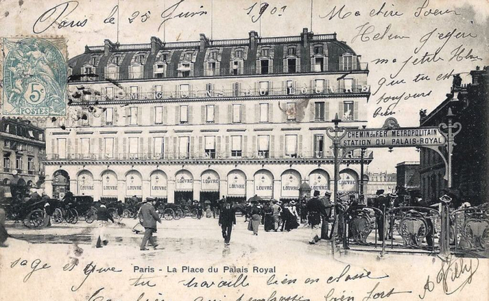 Palais Royal (������) �� �������� 1903 ����. �� ����� � ����� ��� ��� ���� � ����������̆ � ������� �Métropolitain�, ������ ��� � ��������� ���������� ��������.