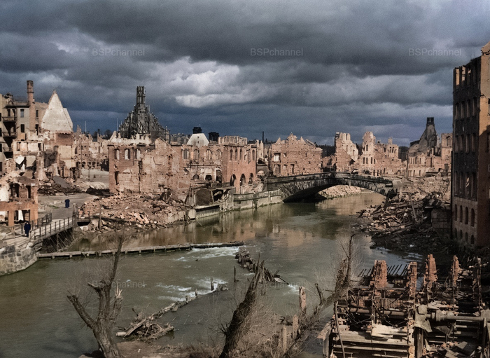 Фотограф: Евгений Халдей