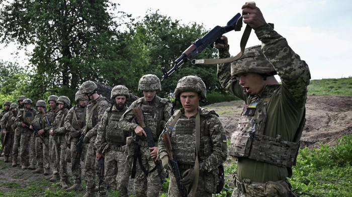 © REUTERS / StringerУкраинские военные. Архивное фото