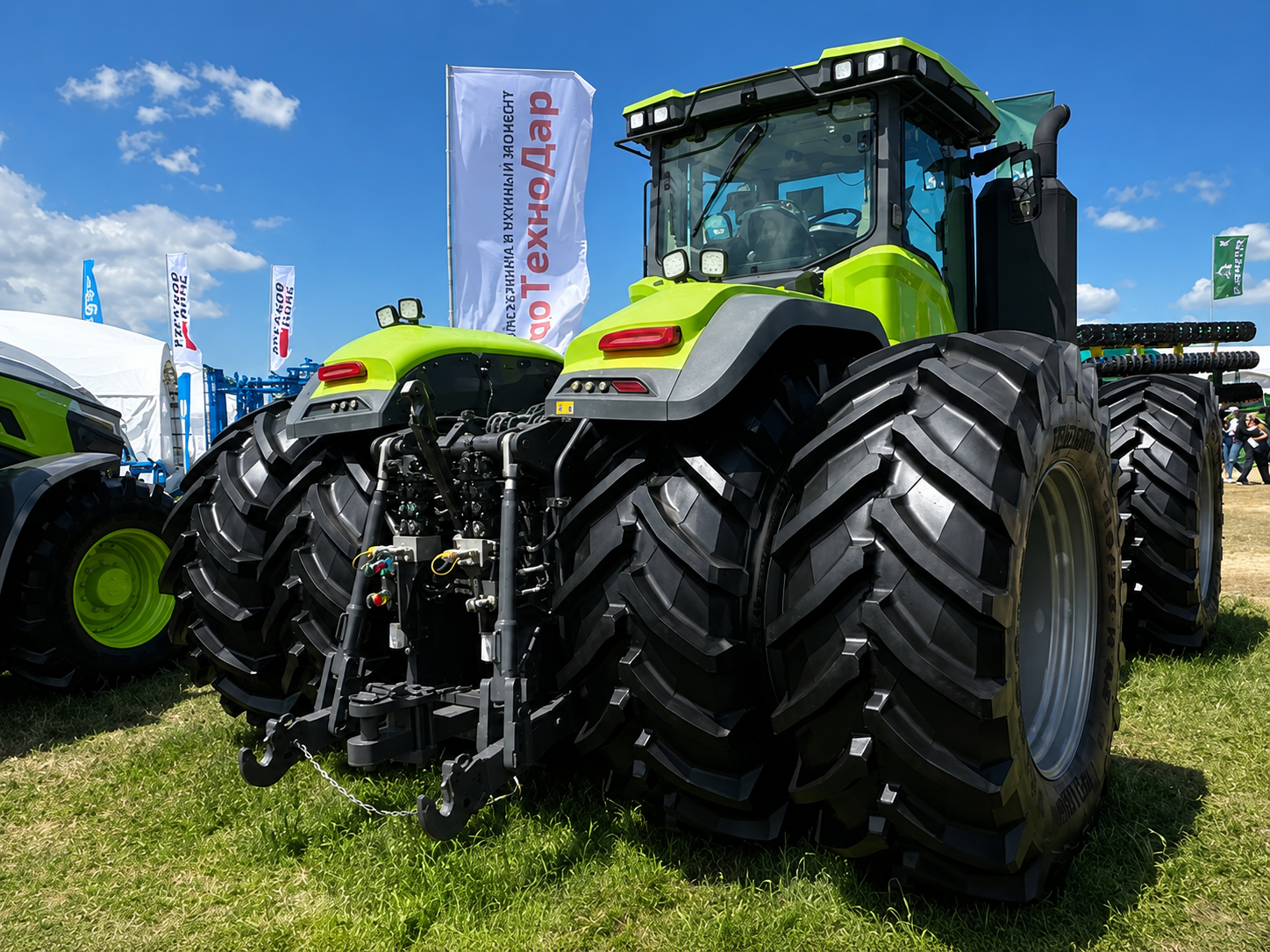 The Zoomlion 9D700, a hybrid tractor with 700+ hp, debuts in Russia! - My, Agroscout360, Agronews360, Tractor, Technologies, China, Agricultural machinery, Сельское хозяйство, Longpost