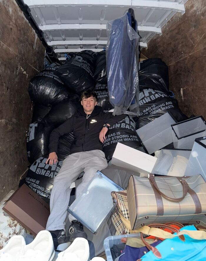 Леон может вести прямые трансляции до семи часов в день (Collect/PA Real Life).