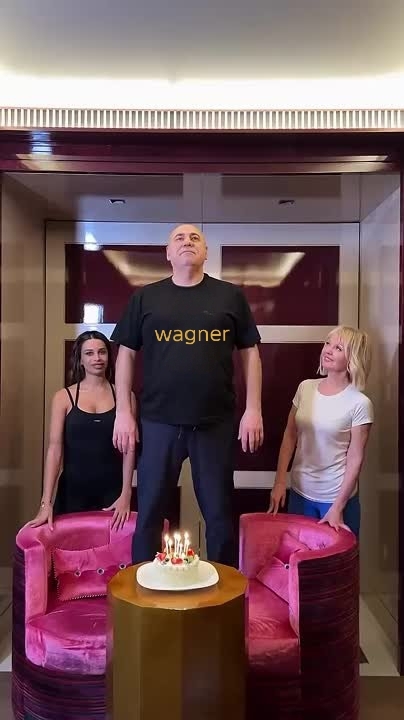 � ������