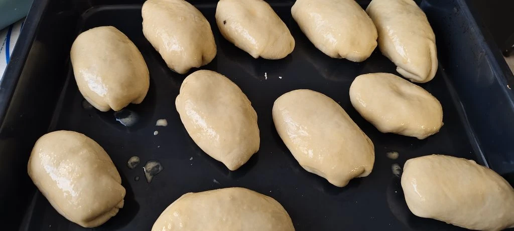 Men's Kitchen: Potato and Mushroom Pies - Series mens food, My, Men's cooking, Recipe, Bakery products, Pies, Mushrooms, Potato, Dessert, Snack, Cheese, Dough, Yummy, Food, Cooking, Filling, Preparation, Kitchen, Oven, Mobile photography, Flour, Longpost