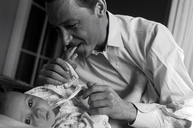 ���� ������� � ����� �����. 1963 �. ����: <a href="https://pikabu.ru/story/ya_obyichnyiy_russkiy_muzhik_mikhail_efremov_ob_ottse_dedushke_i_zharenoy_koryushke_14039507?u=http%3A%2F%2Fria.ru%2F&t=%D0%A0%D0%98%D0%90%20%D0%9D%D0%BE%D0%B2%D0%BE%D1%81%D1%82%D0%B8&h=95cfc105819a6bbe784e4ead6d4e493da37403f0" title="http://ria.ru/" target="_blank" rel="nofollow noopener">��� �������</a>/ ������ ����