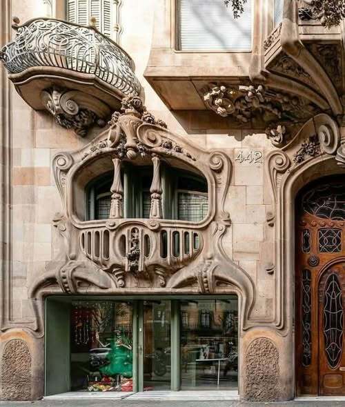 4) "Casa Comalat" ���������. �������