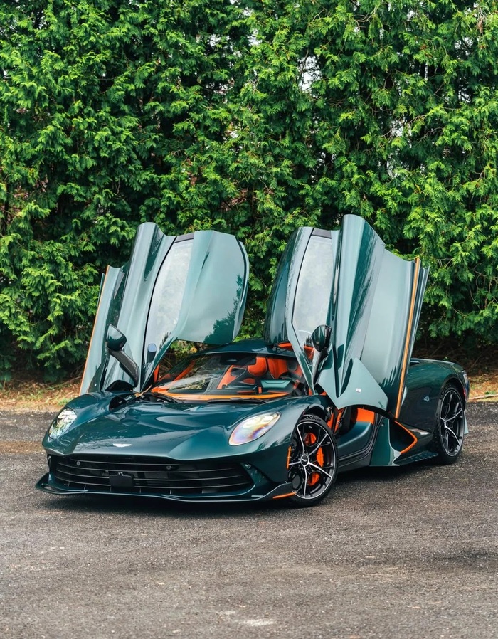 Aston Martin Valhalla