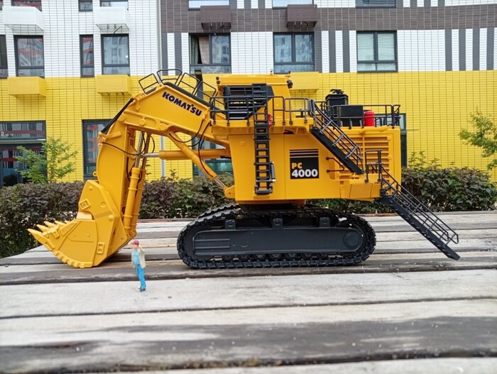 Komatsu PC4000