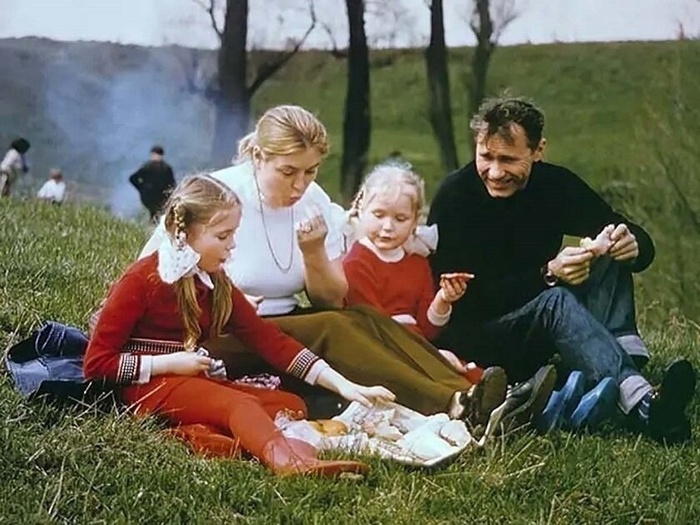 Семья Василия Шукшина на последнем совместном фотоснимке. Через несколько месяцев Советского актера не стало