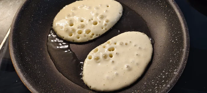 Kefir pancakes for breakfast! - My, Recipe, Bakery products, Men's cooking, Breakfast, Food, Pancakes, Kitchen, Cooking, Cooking for the lazy, Preparation, Dough, Flour, The photo, Mobile photography, Male, Family, Sweets, Sour cream, Dessert, Longpost