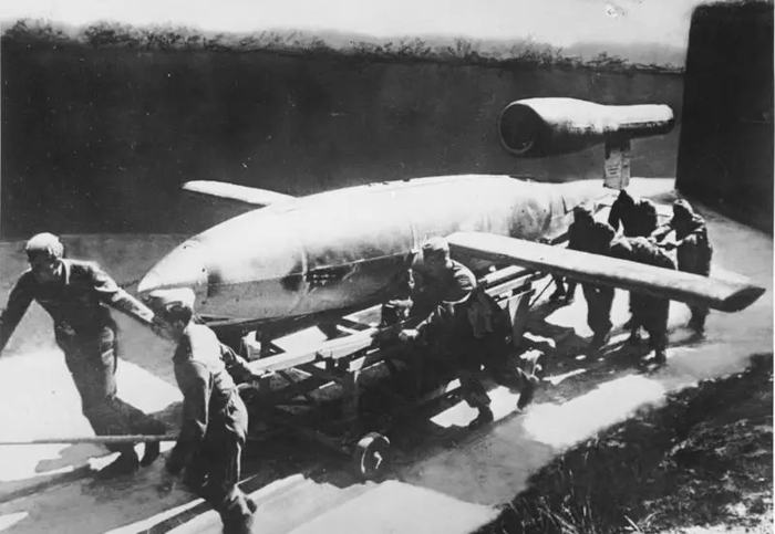 �������-������ Fieseler Fi 103 �� �� V-1