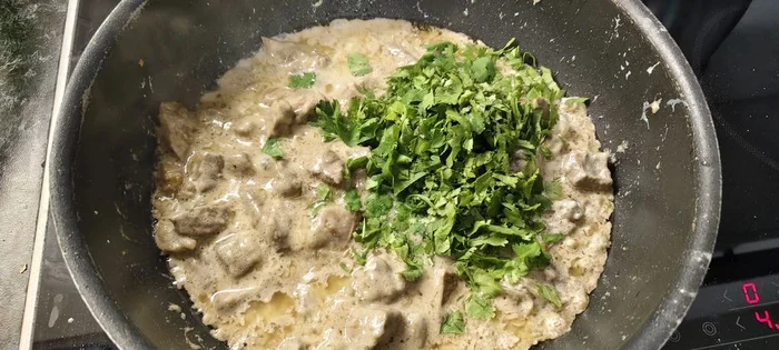 Beef liver Stroganoff with mashed potatoes - Series Male Homemade
, My, Recipe, Men's cooking, Liver, Dinner, Vegetables, Food, Potato, Puree, Sour cream, Cooking for the lazy, Meat, The photo, Mobile photography, Cooking, Kitchen, Preparation, Tableware, Pickles, Longpost