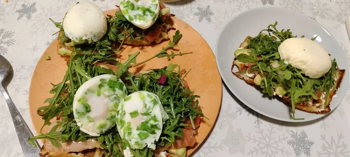 Potato waffles with poached egg for breakfast - Series Male Homemade
, My, Recipe, Snack, Men's cooking, Waffles, Breakfast, Family, Yummy, Cooking, Kitchen, Potato, Preparation, Tableware, Waffle iron, Eggs, The photo, Mobile photography, Salad, Flour, Bakery products, Greenery, Longpost
