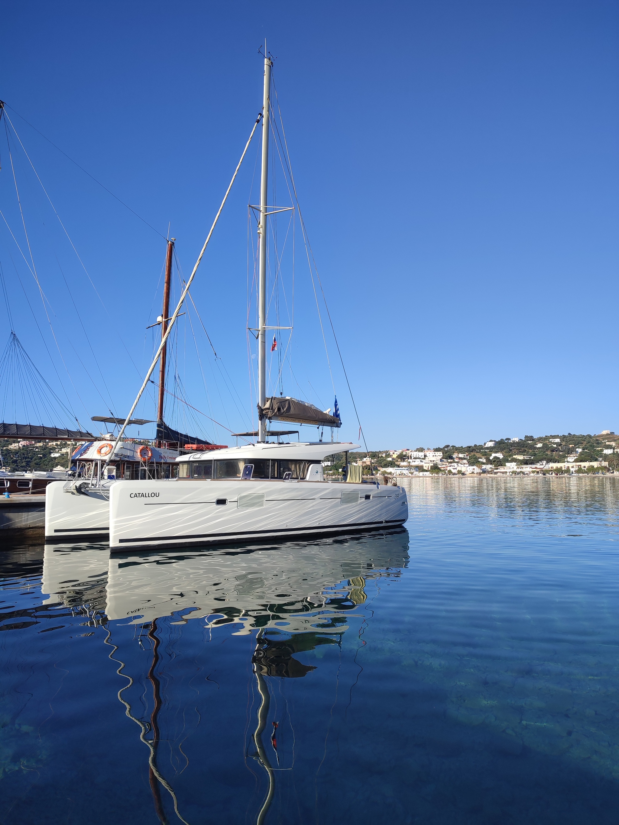 How Pikabu users sailed around Greece. Day 6, May 6. Leros Island - Samos Island - Series Yacht Trips  Reports, My, Relaxation, Sea, Travels, Yachting, Yacht, Vacation, Sail, Sailboat, Video, Soundless, Vertical video, Short videos, Longpost, Peekaboo+
