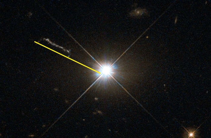 ������ 3C 273 � ��� �������������� ����, ���������� ������ / � NASA/ESA/TheSpaceway