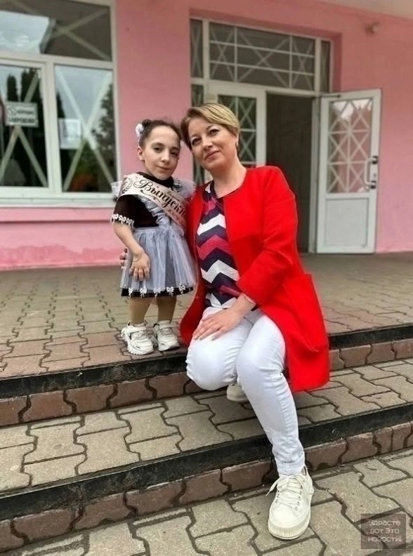 Несмотря на всё: Полина Скорик получила аттестат