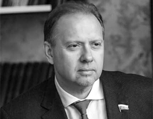 Олег Матвейчев зампредседателя rомитета Госдумы по информационной политике, информационным технологиям и связи ( орфография сохранена )
