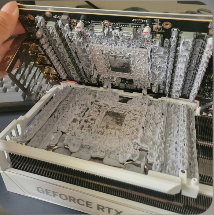 Психанул и залил rtx 5090 термопастой до краёв