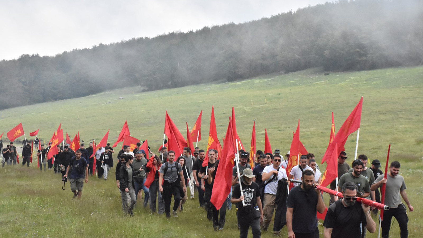 A march of thousands of Greek youth along partisan paths ended with the performance of the Internationale. - Short videos, Picture with text, The photo, Greece, Youth, Communists, Events, Today, Video, Vertical video, Longpost