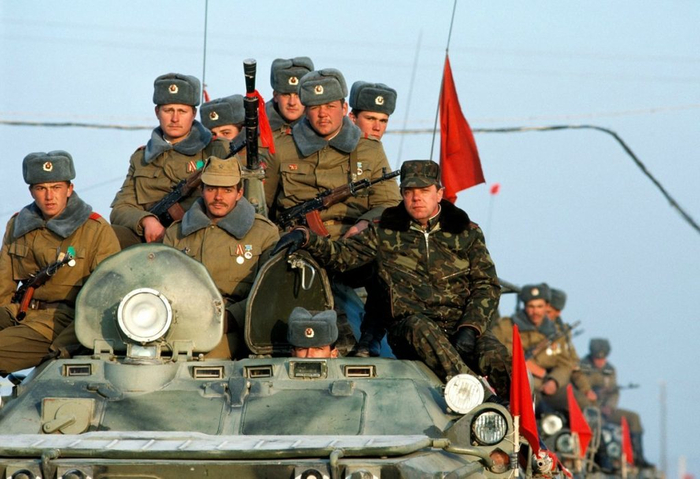 Советские солдаты покидают территорию Афганистана