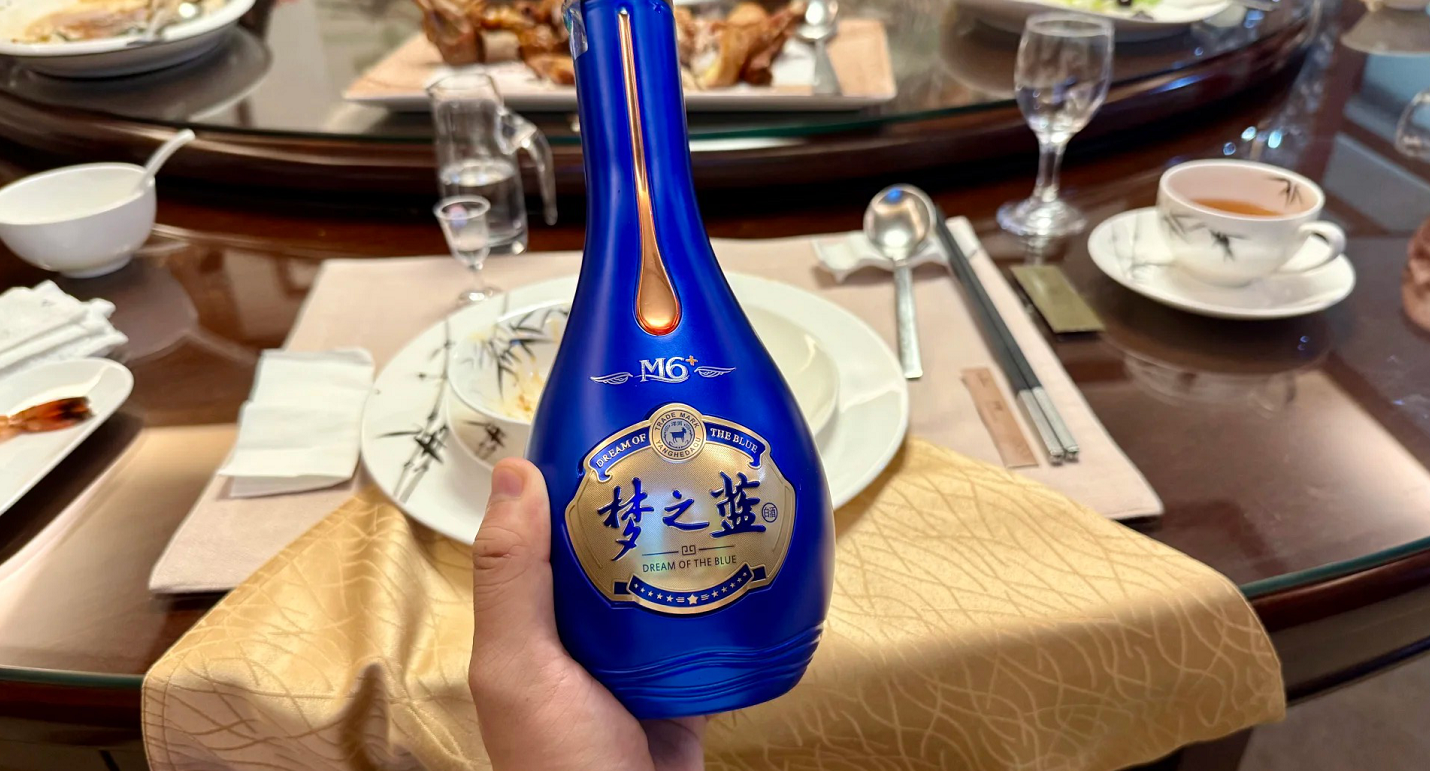 How my Russian friend tried Chinese vodka for the first time. Spoiler: it's a completely different sport. - My, China, The culture, Travels, Vodka, Life stories, Alcohol, Longpost, 