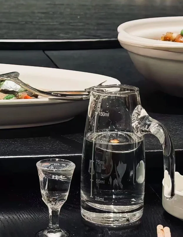 How my Russian friend tried Chinese vodka for the first time. Spoiler: it's a completely different sport. - My, China, The culture, Travels, Vodka, Life stories, Alcohol, Longpost, 