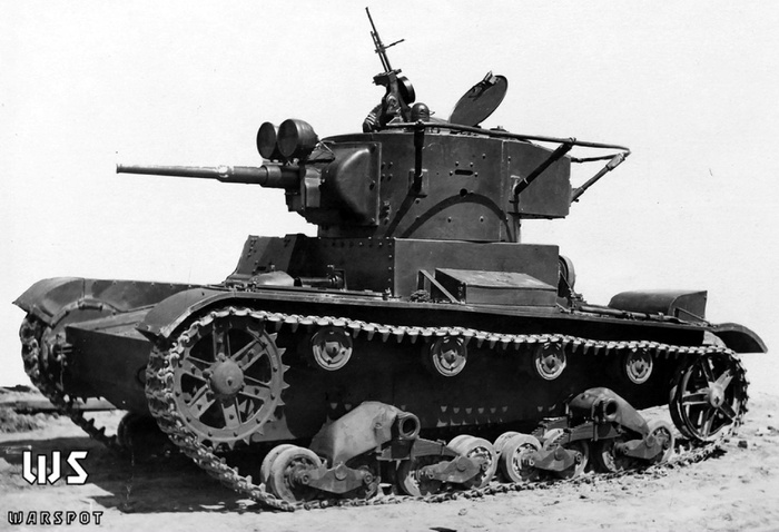Однобашенный Т-26 перед войной был самым массовым танком РККА (за 1933 - 1940 годы выпущено больше 8 тысяч машин)