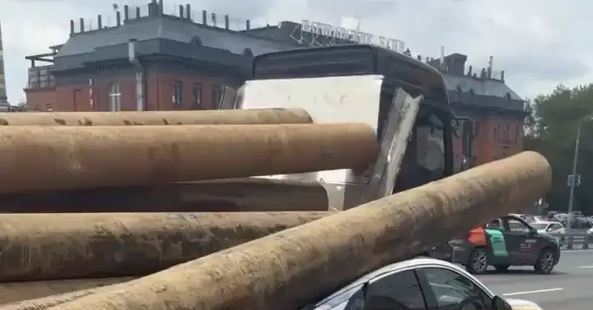 Destination on Varshavskoe Shosse - Moscow, Taxi, Yandex Taxi, Crash, Pipe, Varshavskoe shosse, Driver, Пассажиры, Video, Vertical video, Short videos