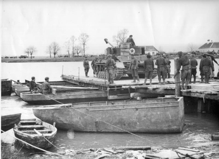 ��������� ����� �������� ������������� ���������� ����� Pz. IV ����� ���� ��� � ������������. ������ 1945. (<a href="https://d.pikabu.ru/story/seyf_dlya_diktatora_14149149?u=https%3A%2F%2Frussiainphoto.ru%2Fphotos%2F1697%2F&t=%D0%98%D1%81%D1%82%D0%BE%D1%87%D0%BD%D0%B8%D0%BA&h=969ab559d4cbd19dd4e100ef910c135401a4c8ee" title="https://russiainphoto.ru/photos/1697/" target="_blank" rel="nofollow noopener">��������</a>)