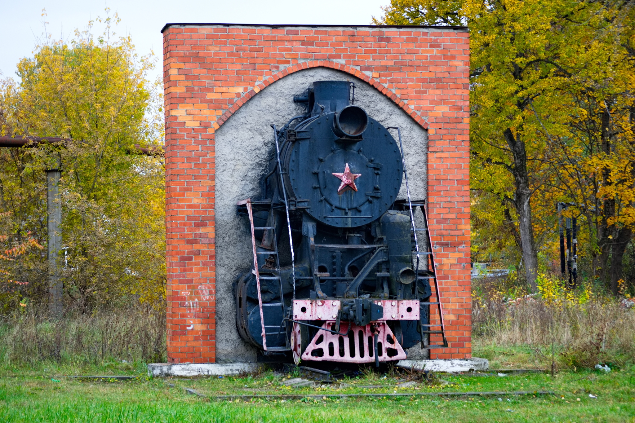 The Iron Giant 6 - Series Steel giants, My, Russian Railways, Monument, Railway, Monument, A train, Pskov, Station, Autumn, Oktyabrskaya Railway