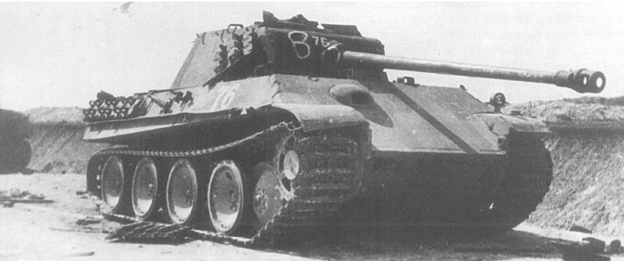 Танк Pz.Kpfw. V «Пантера» Ausf. G, шёл в колонне описанной выше третьим. Выведен из строя тремя попаданиями 100-мм снарядов в маску орудия.