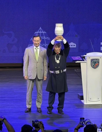 ��������: ����� ������� / <!--noindex--><a href="https://d.pikabu.ru/story/klyuchi_ot_yakutska_v_rukakh_u_dim_dimyicha_novyiy_myer_vstupil_v_dolzhnost__kak_yeto_byilo_14172801?u=http%3A%2F%2F14.RU&t=14.RU&h=81a77b2ef08a2c923f7f3c89f8ce847800675b3e" title="http://14.RU" target="_blank" rel="nofollow noopener">14.RU</a><!--/noindex-->