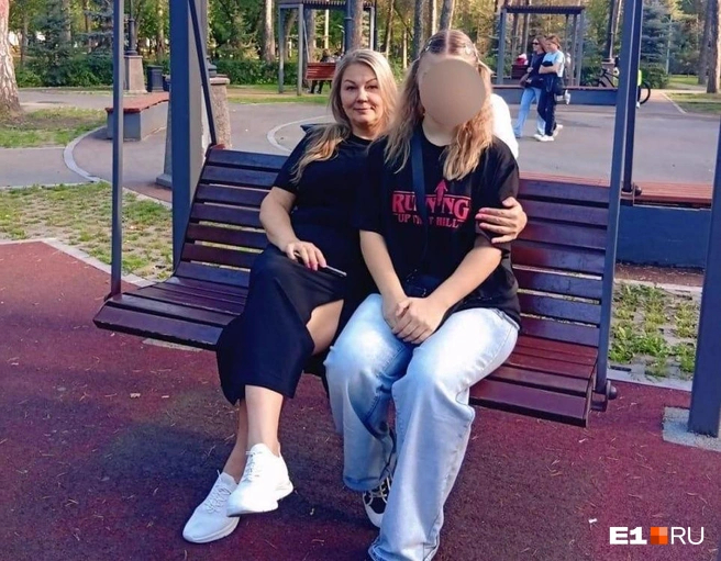 Виктория и ее дочь заявляют, что стали жертвой соседа и интернет-травли Источник: читатель <!--noindex--><a href="https://pikabu.ru/story/zhivem_v_beskonechnom_uzhase_neadekvatnyiy_ekaterinburzhets_prevratil_zhizn_mamyi_s_dochkoy_v_ad_14174975?u=http%3A%2F%2FE1.RU&t=E1.RU&h=d14cb2f4849bc246a517d6332b909846dc263a36" title="http://E1.RU" target="_blank" rel="nofollow noopener">E1.RU</a><!--/noindex-->