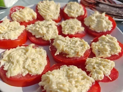 For some reason, this white thing is officially called a Jewish snack. - My, Cooking, Jews, Snack, Tomatoes, Men's cooking, Dinner, Dinner, Salad