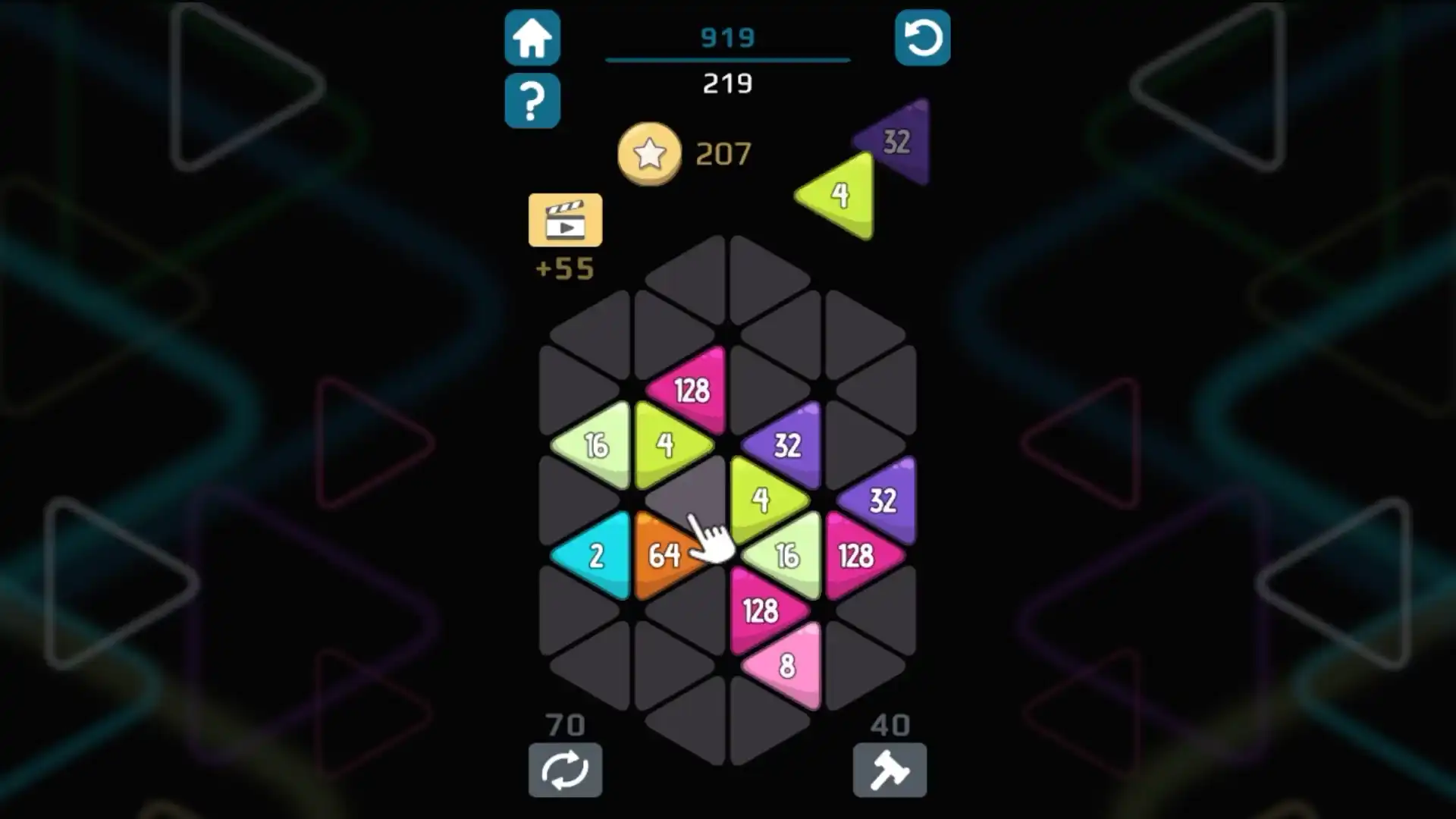 Треугольники Точки 2048 — захватывающая головоломка, где игрок должен соединять треугольники-точки на поле, чтобы получить треугольники с еще большим значением. (видео 1)