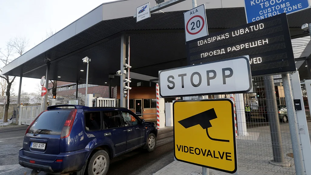 Estonians wishing to enter Russia encountered problems at the Narva checkpoint. - Estonia, Narva, The border, Short post