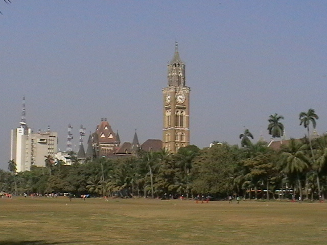 ����������� ������ (����. University of Mumbai) �� ����� ���� ������ (����. Oval Meidan)