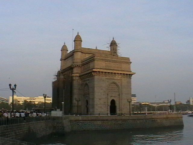 "������ �����" (����. Gateway of India)