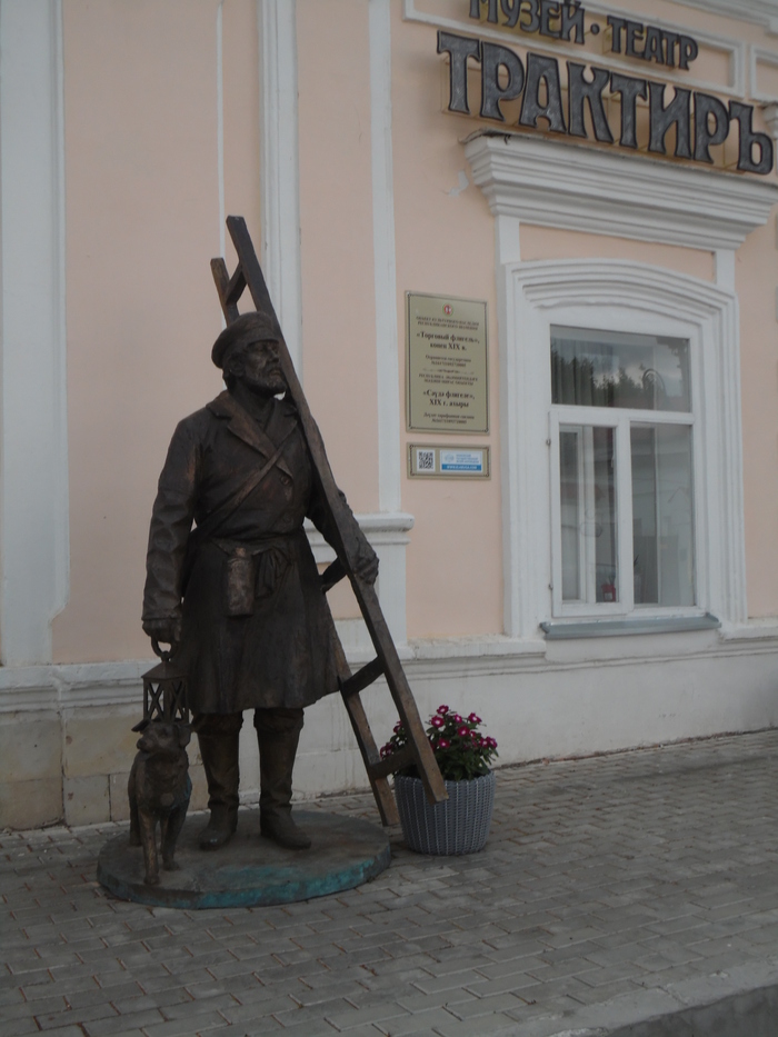 Елабуга, памятник дворнику
