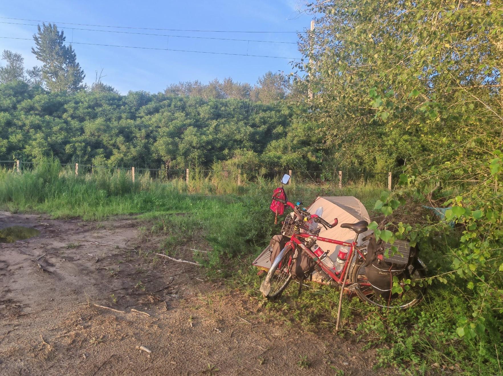 A 61-year-old cyclist on his way to Vladivostok got caught in a downpour after a flat tire. He made it to Harbin. - Series From Bryansk to Vladivostok by bike, My, Vladivostok, Primorsky Krai, Дальний Восток, China, Travels, Travel across Russia, A bike, Cyclist, Bike trip, Harbin, Longpost