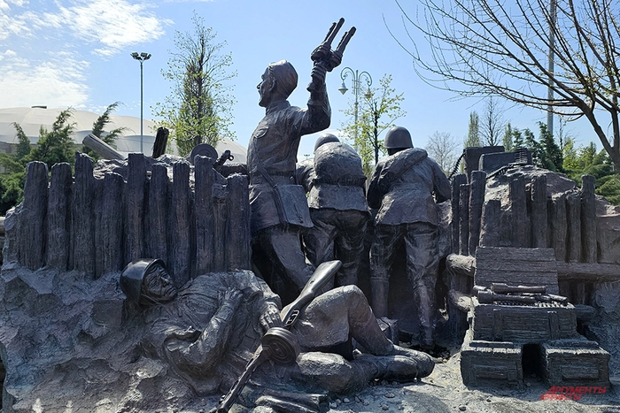 Памятник бойцам Красной армии.Ташкент, Парк Победы. Фото: <a href="https://pikabu.ru/story/moy_papa_strelyal_v_sobaku_gitlera_ne_vse_stranyi_yekssssr_soshli_s_uma_14191787?u=https%3A%2F%2Faif.ru%2F&t=%D0%90%D0%B8%D0%A4&h=f5982b8f2d6f8c417b8f18af99b707f0561b0035" title="https://aif.ru/" target="_blank" rel="nofollow noopener">АиФ</a>/ Георгий Зотов