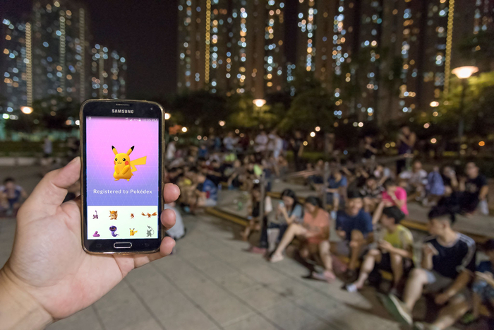 Летом 2016 года мир охватила абсолютная истерия по игре Pokémon GO. Источник: LeeYiuTung / Getty Images.