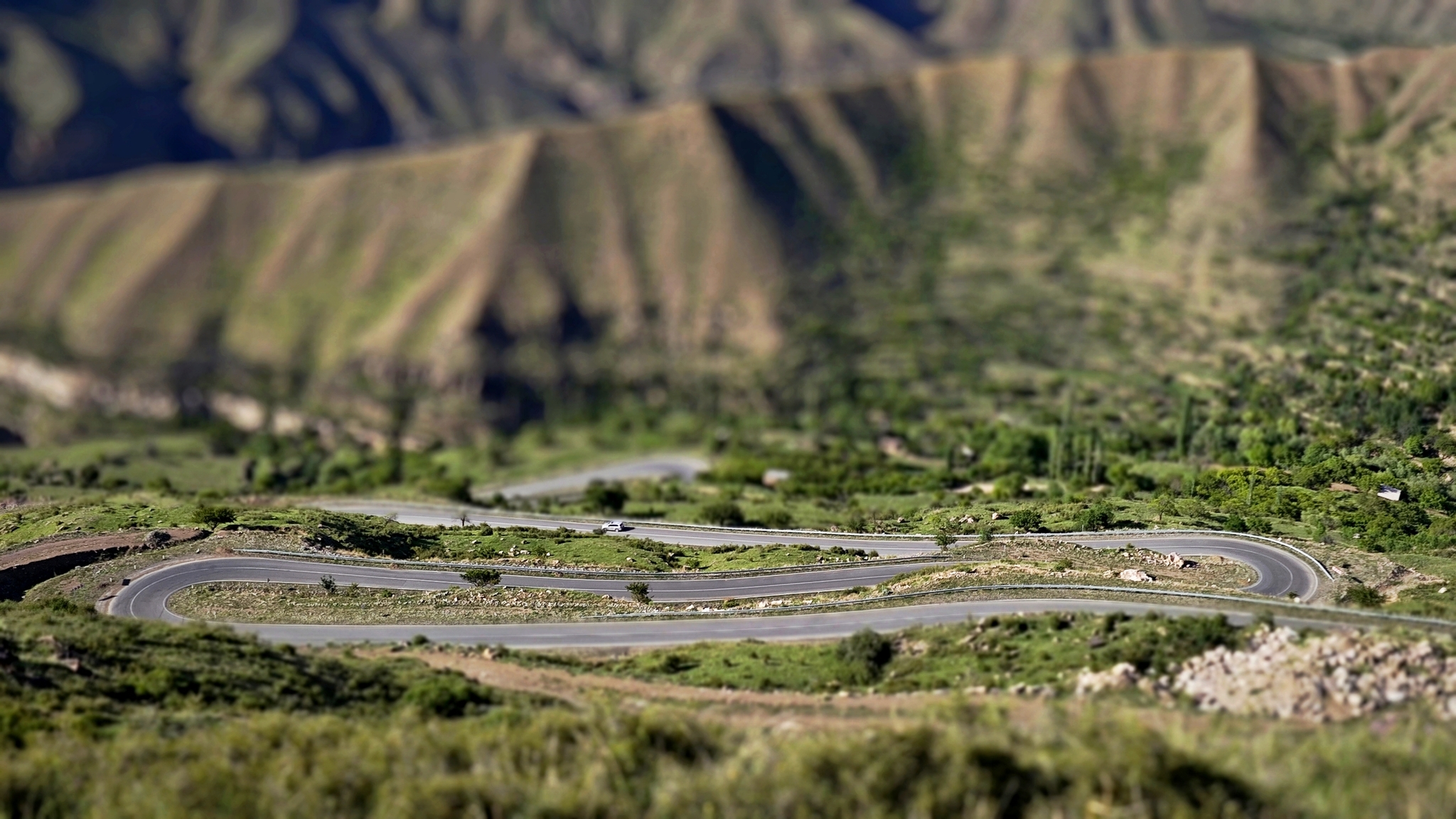 Roads of Dagestan - My, The photo, Dagestan, Mountain road, The nature of Russia, Nature, Mobile photography, The mountains, Beautiful view, May, Road