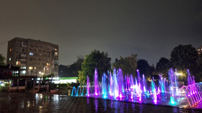 Поющие фонтаны на западном районе