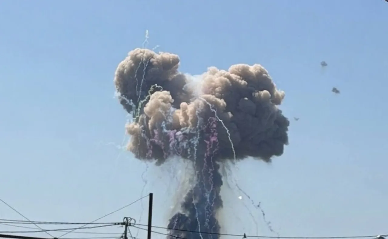 In Khmelnytskyi, ammunition depots for the Ukrainian Armed Forces exploded unexpectedly. - Politics, Special operation, Rocket, Within Khmelnytskyi, Ukraine, Explosion, Warehouse, War in Ukraine, Video, Soundless, Vertical video, Short videos