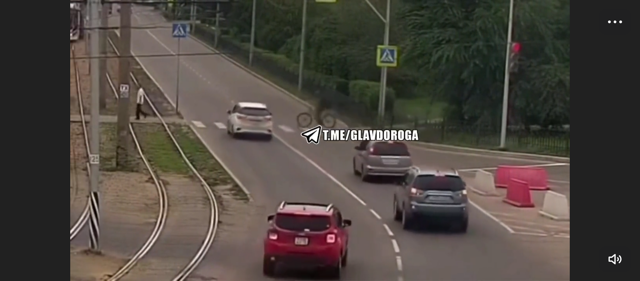 Response to the post In Ulan-Ude, a motorist hit a cyclist at a crosswalk. - Auto, Car, Motorists, Driver, A bike, Cyclist, Road safety, Traffic rules, Violation of traffic rules, Road accident, Crash, Short videos, Telegram (link), Idiocy, Sick bastard, Crosswalk, Mat, Reply to post
