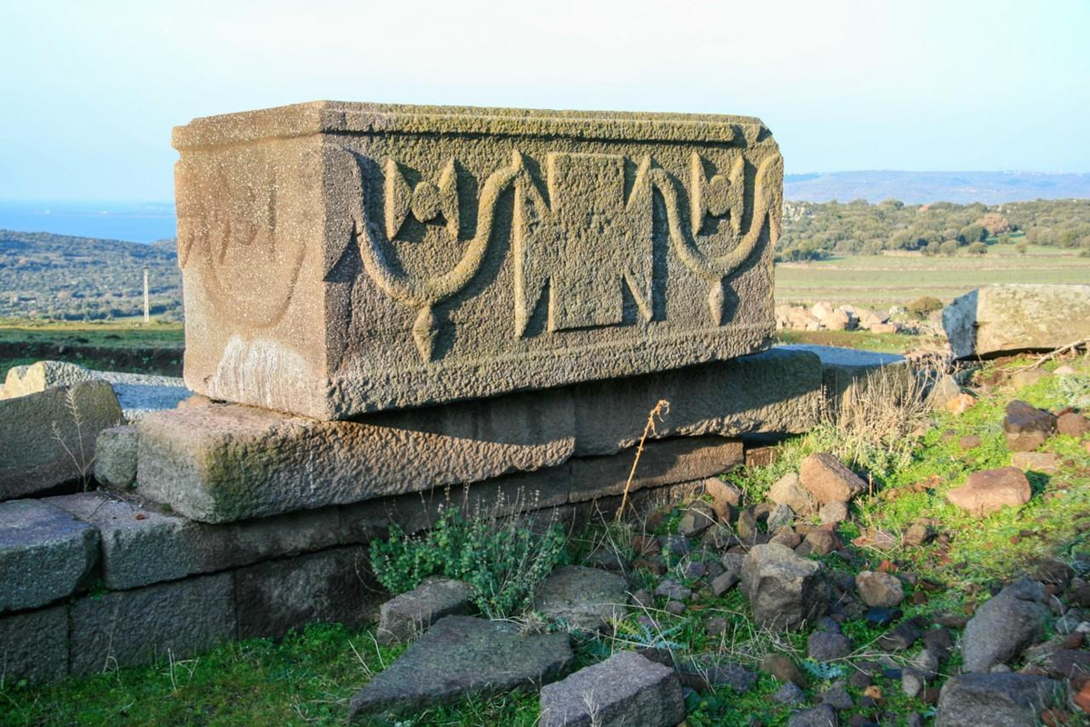 The Mystery of the Assos Sarcophagi: Why the Ancients Believed This Stone Turns a Body to Dust in Just 40 Days - My, Myths, Ancient artifacts, Archeology, Mythology, Turkey, Sarcophagus, Antiquity, Legend, Civilization, Life stories, History (science), Longpost