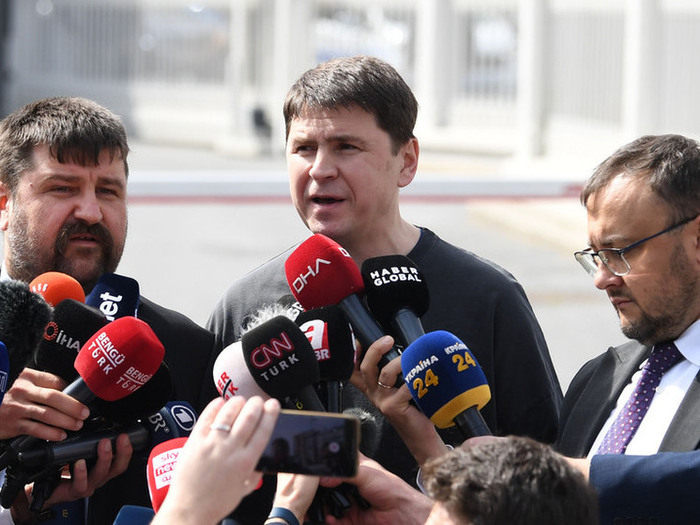 Подоляк анонсировал три формата перемирия и «трудные переговоры»