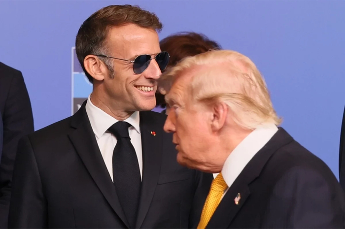 Трамп запустил платную подписку на свою соцсеть, Макрон извратил главный лозунг Великой французской революции. www.globallookpress.c